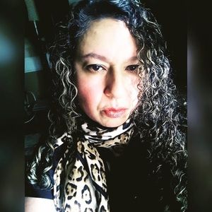 Meet your Posher, Elodia